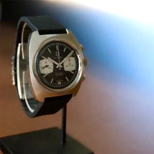 Chronographe inari sur son présentoire